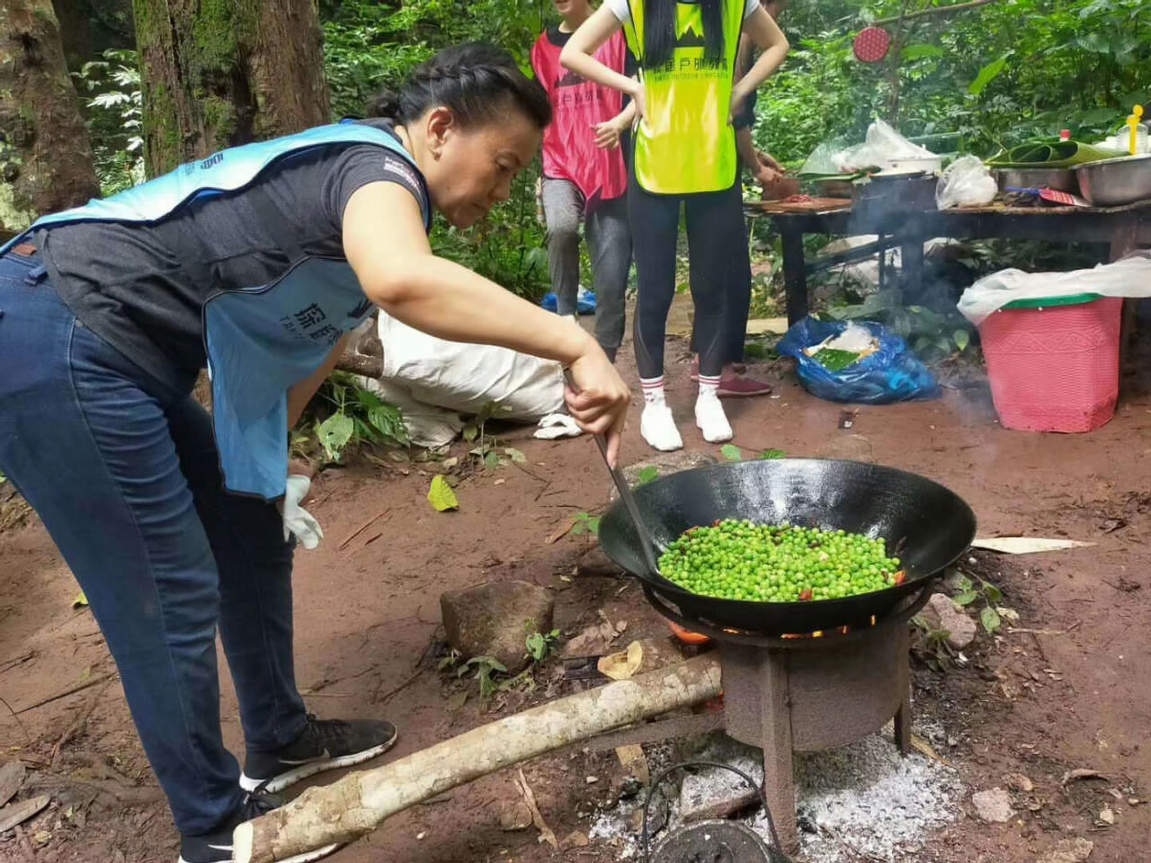 西双版纳热带雨林徒步穿越拓展团建