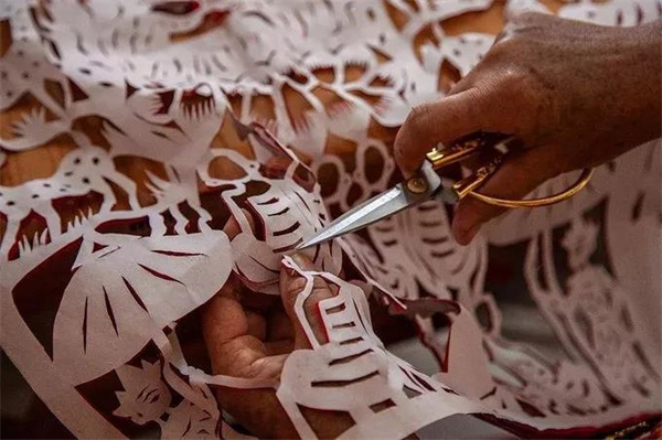 西双版纳特色文化之傣族剪纸，西双版纳特色团建项目之一