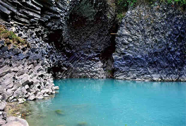 腾冲旅游攻略 | 火山热海：青山环抱，一水喧腾